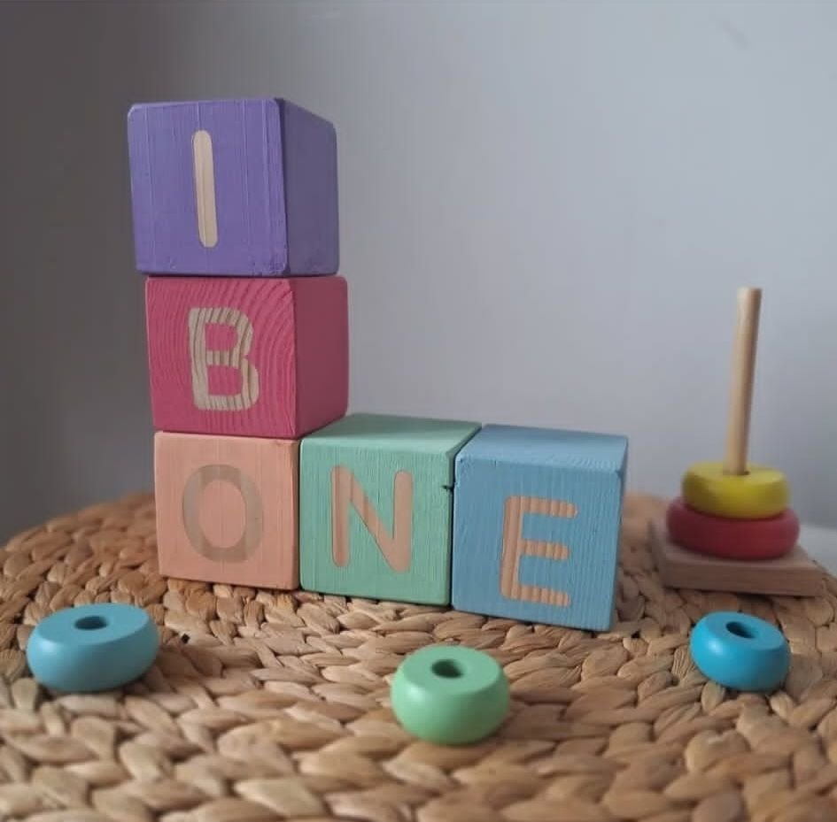 Cubos con letras para formar nombres - Imagen 3