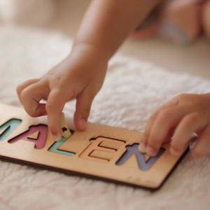 Puzzle de nombre personalizado en madera