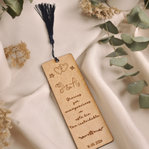 Marcapáginas de madera personalizado para boda